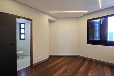 Apartamento à venda com 138m², 4 quartos e 2 vagasSuíte 3