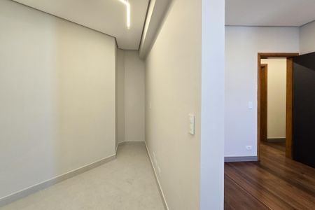 Apartamento à venda com 138m², 4 quartos e 2 vagasCloset - Suíte 1