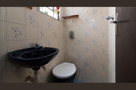 Casa à venda com 210m², 4 quartos e 2 vagasBanheiro