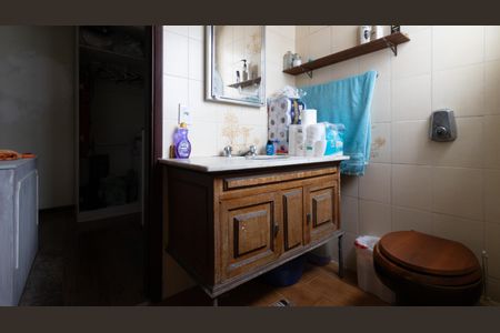 Casa à venda com 210m², 4 quartos e 2 vagasBanheiro