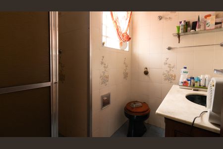 Casa à venda com 210m², 4 quartos e 2 vagasBanheiro