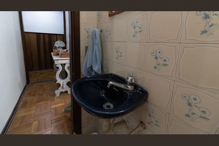 Casa à venda com 210m², 4 quartos e 2 vagasBanheiro