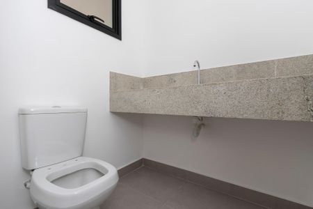 Casa à venda com 210m², 3 quartos e 2 vagas Casa à venda com 210m², 3 quartos e 2 vagasBanheiro Social