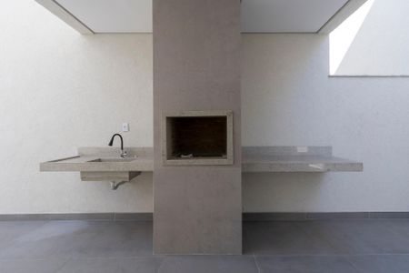 Casa à venda com 210m², 3 quartos e 2 vagas Casa à venda com 210m², 3 quartos e 2 vagasÁrea comum - Churrasqueira