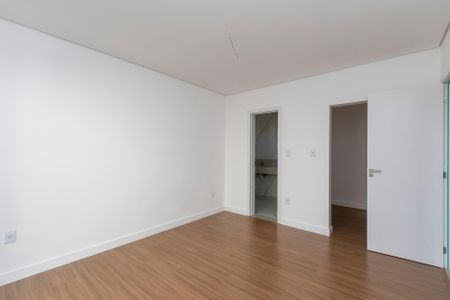 Casa à venda com 210m², 3 quartos e 2 vagas Casa à venda com 210m², 3 quartos e 2 vagasSuíte 3