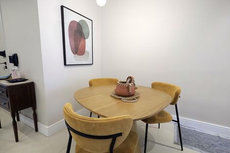 Apartamento à venda com 130m², 4 quartos e 2 vagas Apartamento à venda com 130m², 4 quartos e 2 vagasSala de Jantar