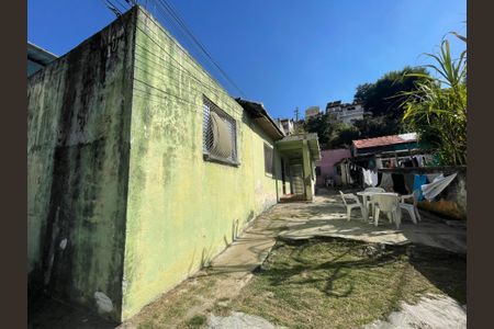 Casa à venda com 495m², 2 quartos e 5 vagas Casa à venda com 495m², 2 quartos e 5 vagasQuintal