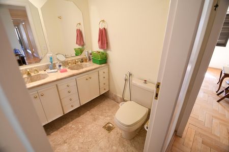 Apartamento para alugar com 221m², 5 quartos e 2 vagasBanheiro da Suíte 1