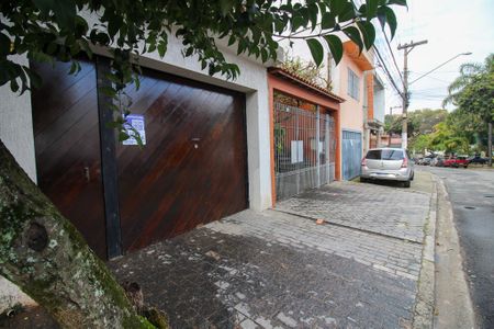 Casa à venda com 219m², 3 quartos e 4 vagas Casa à venda com 219m², 3 quartos e 4 vagasFachada