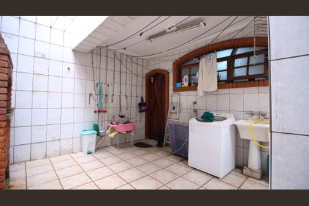 Casa à venda com 219m², 3 quartos e 4 vagas Casa à venda com 219m², 3 quartos e 4 vagasÁrea de Serviço/Quintal