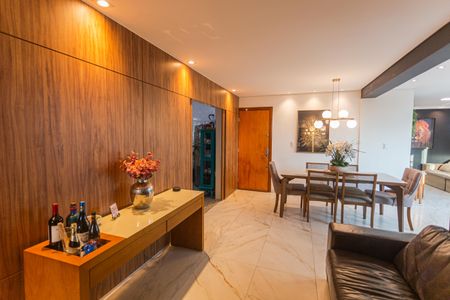 Apartamento à venda com 165m², 3 quartos e 3 vagas Apartamento à venda com 165m², 3 quartos e 3 vagasSala 2