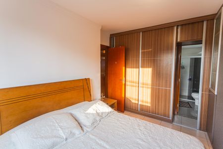 Apartamento à venda com 165m², 3 quartos e 3 vagas Apartamento à venda com 165m², 3 quartos e 3 vagasSuíte