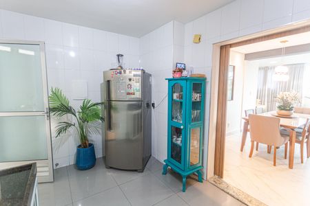 Apartamento à venda com 165m², 3 quartos e 3 vagas Apartamento à venda com 165m², 3 quartos e 3 vagasCozinha