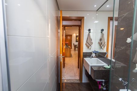 Apartamento à venda com 165m², 3 quartos e 3 vagas Apartamento à venda com 165m², 3 quartos e 3 vagasBanheiro Social