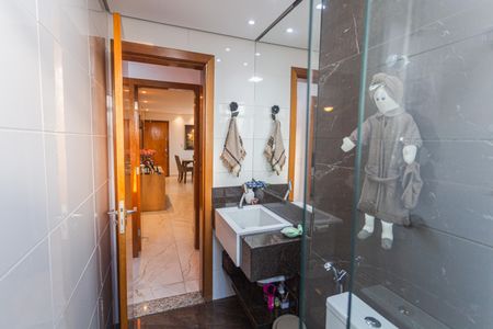 Apartamento à venda com 165m², 3 quartos e 3 vagas Apartamento à venda com 165m², 3 quartos e 3 vagasBanheiro Social