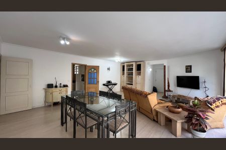 Apartamento à venda com 161m², 4 quartos e 1 vaga Apartamento à venda com 161m², 4 quartos e 1 vagaSala de Jantar