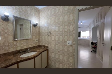 Apartamento à venda com 161m², 4 quartos e 1 vaga Apartamento à venda com 161m², 4 quartos e 1 vagaBanheiro da Suíte