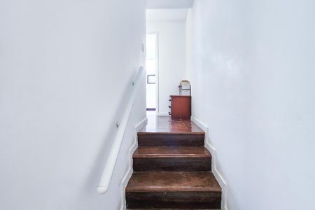 Apartamento à venda com 100m², 3 quartos e 1 vaga Apartamento à venda com 100m², 3 quartos e 1 vagaEscada