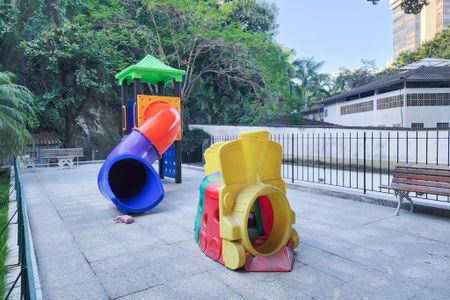 Apartamento à venda com 100m², 3 quartos e 1 vaga Apartamento à venda com 100m², 3 quartos e 1 vagaÁrea comum - parquinho