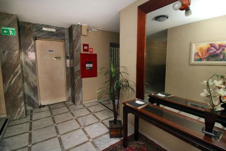 Apartamento para alugar com 68m², 2 quartos e 1 vagaÁrea comum - Hall de entrada e Elevador
