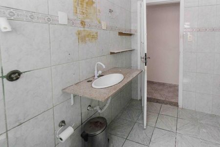 Casa à venda com 153m², 2 quartos e 2 vagasBanheiro