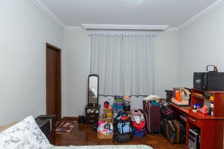 Casa à venda com 647m², 7 quartos e 4 vagas Casa à venda com 647m², 7 quartos e 4 vagasQuarto 4