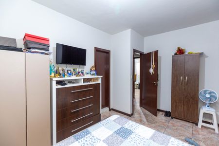 Casa à venda com 647m², 7 quartos e 4 vagas Casa à venda com 647m², 7 quartos e 4 vagasQuarto 1