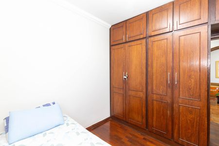 Casa à venda com 647m², 7 quartos e 4 vagas Casa à venda com 647m², 7 quartos e 4 vagasQuarto 5