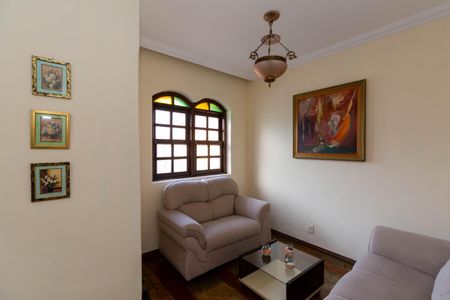 Casa à venda com 647m², 7 quartos e 4 vagas Casa à venda com 647m², 7 quartos e 4 vagasSala