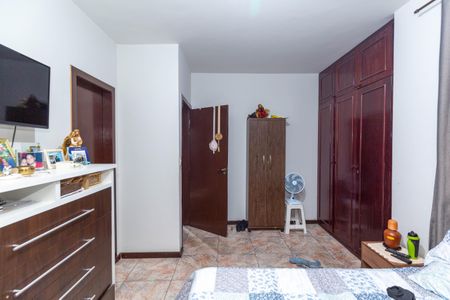 Casa à venda com 647m², 7 quartos e 4 vagas Casa à venda com 647m², 7 quartos e 4 vagasQuarto 1