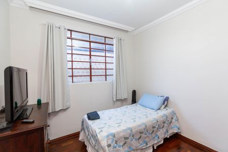 Casa à venda com 647m², 7 quartos e 4 vagas Casa à venda com 647m², 7 quartos e 4 vagasQuarto 5