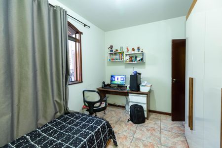 Casa à venda com 647m², 7 quartos e 4 vagas Casa à venda com 647m², 7 quartos e 4 vagasQuarto 2