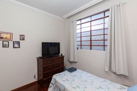 Casa à venda com 647m², 7 quartos e 4 vagas Casa à venda com 647m², 7 quartos e 4 vagasQuarto 5