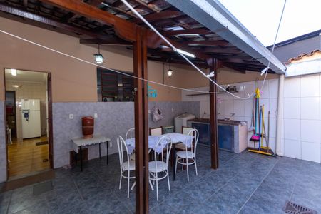 Casa à venda com 647m², 7 quartos e 4 vagas Casa à venda com 647m², 7 quartos e 4 vagasÁrea Externa