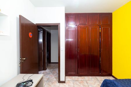 Casa à venda com 647m², 7 quartos e 4 vagas Casa à venda com 647m², 7 quartos e 4 vagasQuarto 3