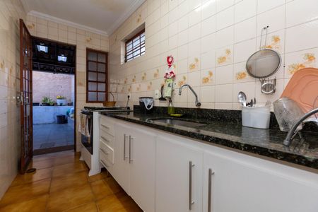 Casa à venda com 647m², 7 quartos e 4 vagas Casa à venda com 647m², 7 quartos e 4 vagasCozinha