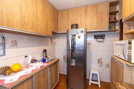 Casa à venda com 647m², 7 quartos e 4 vagas Casa à venda com 647m², 7 quartos e 4 vagasCozinha