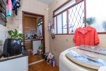 Casa à venda com 647m², 7 quartos e 4 vagas Casa à venda com 647m², 7 quartos e 4 vagasÁrea de Serviço