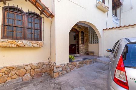 Casa à venda com 647m², 7 quartos e 4 vagas Casa à venda com 647m², 7 quartos e 4 vagasÁrea Externa