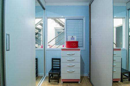 Casa à venda com 198m², 4 quartos e 2 vagas
