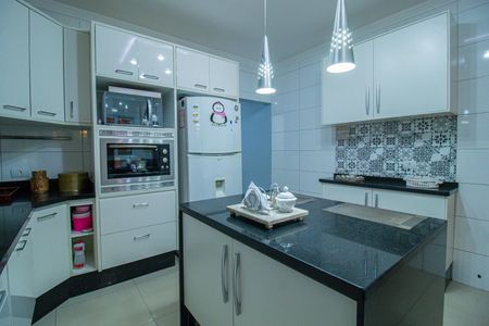 Casa à venda com 198m², 4 quartos e 2 vagas