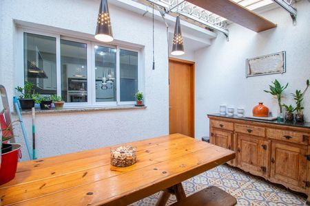 Casa à venda com 198m², 4 quartos e 2 vagas