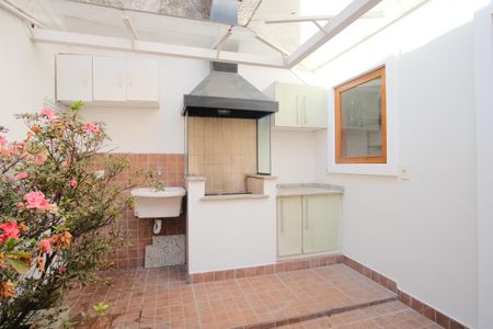 Casa à venda com 75m², 2 quartos e 1 vagaQuintal e área de serviço