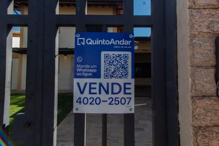 Casa à venda com 220m², 3 quartos e 4 vagas Casa à venda com 220m², 3 quartos e 4 vagasPlaca