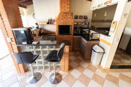 Casa à venda com 220m², 3 quartos e 4 vagas Casa à venda com 220m², 3 quartos e 4 vagasCozinha