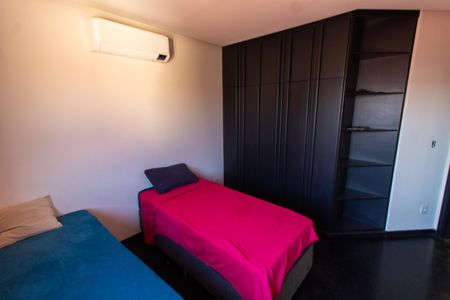Casa à venda com 220m², 3 quartos e 4 vagas Casa à venda com 220m², 3 quartos e 4 vagasSuíte
