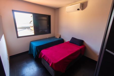 Casa à venda com 220m², 3 quartos e 4 vagas Casa à venda com 220m², 3 quartos e 4 vagasSuíte