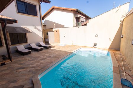 Casa à venda com 220m², 3 quartos e 4 vagas Casa à venda com 220m², 3 quartos e 4 vagasÁrea comum