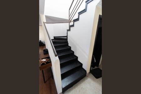 Casa à venda com 220m², 3 quartos e 4 vagas Casa à venda com 220m², 3 quartos e 4 vagasCorredor