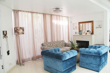 Casa à venda com 240m², 3 quartos e 3 vagasSala